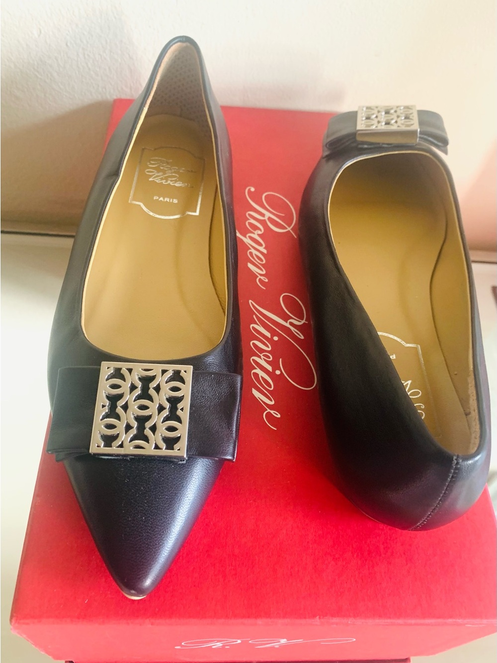 ROGER VIVIER Signature Grommentine Leather Flats-Size-4.0/4.5-Black-RARE!READ!